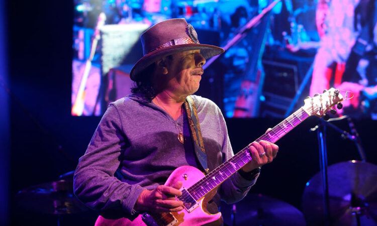 Carlos Santana es hospitalizado antes de show en Texas