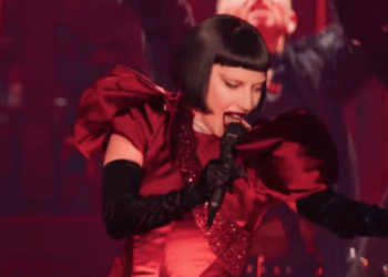 Lady Gaga enfrenta falla técnica en Coachella