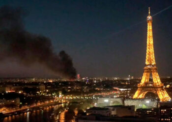 Incendio cubre de humo el norte de París