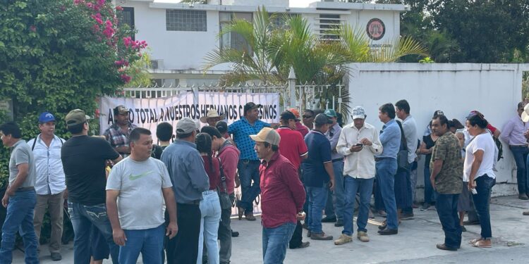 Campesinos cierran en protesta el Tribunal Agrario