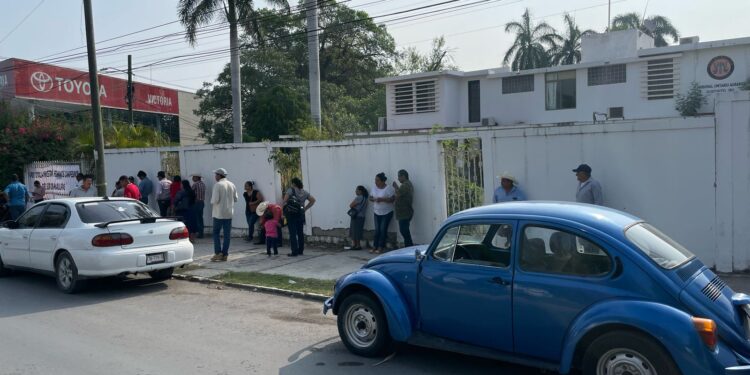 Campesinos cierran en protesta el Tribunal Agrario