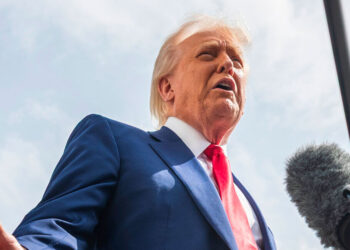 Trump defiende aranceles pese a caída de mercados