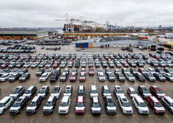 México busca negociar con Trump un mejor trato en aranceles automotrices