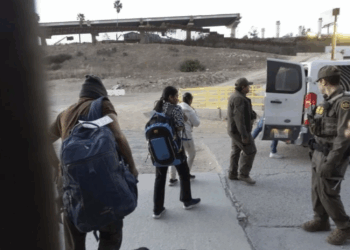 Republicanos proponen cobrar por pedir asilo en EEUU