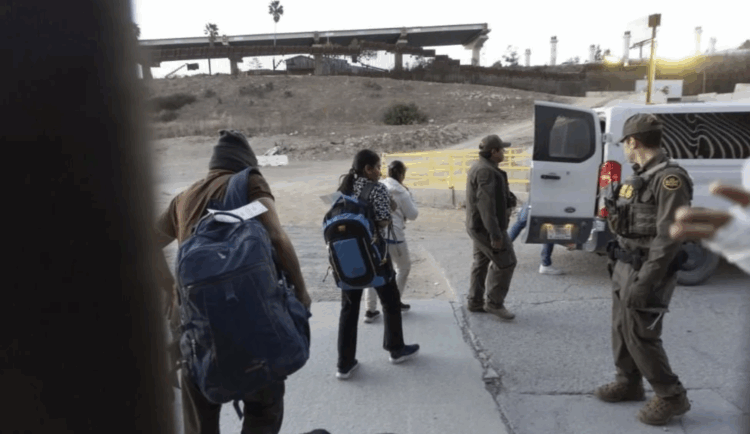 Republicanos proponen cobrar por pedir asilo en EEUU