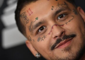 Christian Nodal eliminará tatuajes faciales