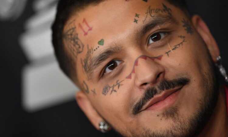 Christian Nodal eliminará tatuajes faciales