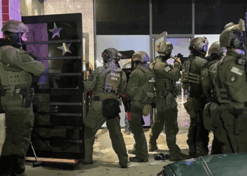 Detienen a cinco mexicanos en redada en Colorado