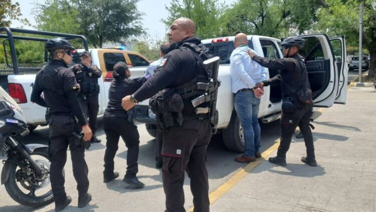 Detiene Guardia Estatal a delegado del IMSS