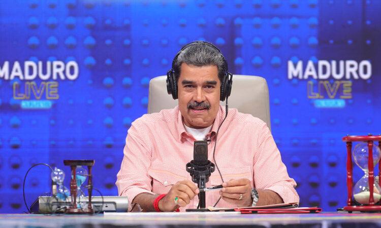 Maduro acusa a El Salvador de violar derechos de migrantes