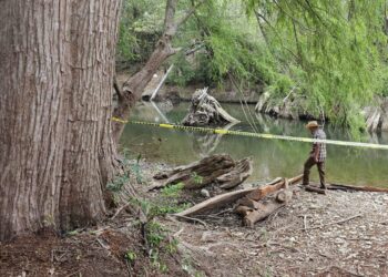 Pescador muere enredado en su atarraya