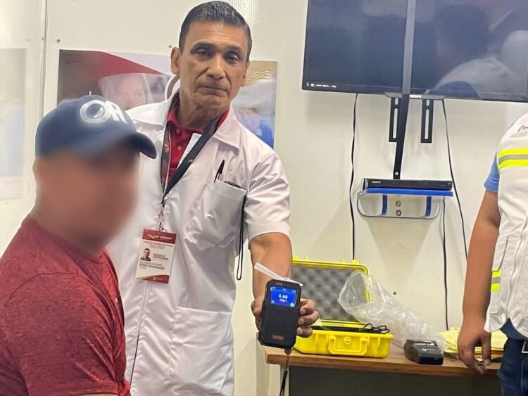 Dona Secretaría de Salud alcoholímetros a Tránsito Municipal de Cd. Victoria