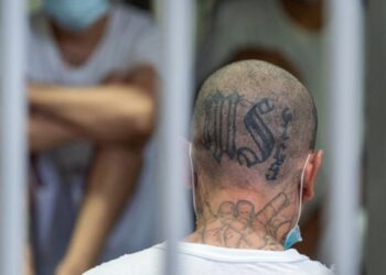 EU traslada a El Salvador a 17 reos de alta peligrosidad