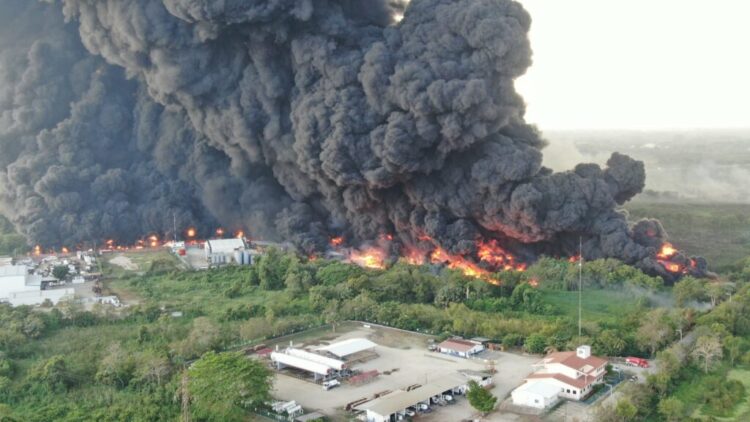 Incendio en Tabasco por quema de pastizal