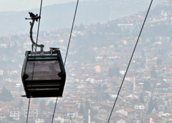 Mueren cuatro personas tras caída de teleférico en Italia
