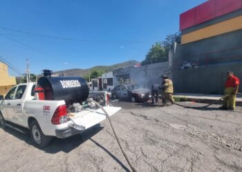 Se quema automóvil en la Col. Estudiantil de Cd. Victoria