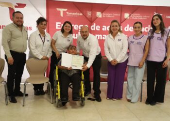 DIF Tamaulipas y Registro Civil entregan de actas de nacimiento a adultos mayores