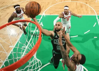 Celtics doblegan 127-102 a Knicks y ponen 2-3 la serie en Conferencia Este de NBA