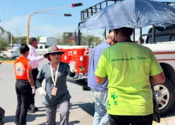 Deja a su bebé en el auto; la temperatura en Nuevo León es de 45 grados
