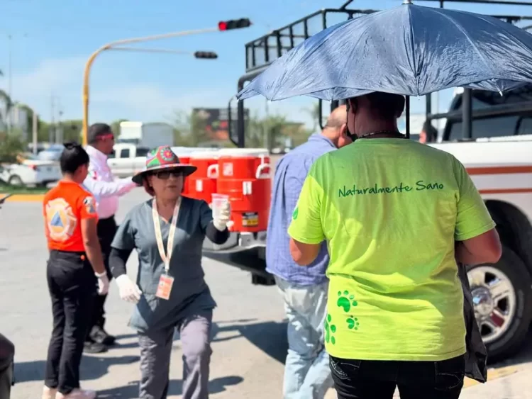 Deja a su bebé en el auto; la temperatura en Nuevo León es de 45 grados