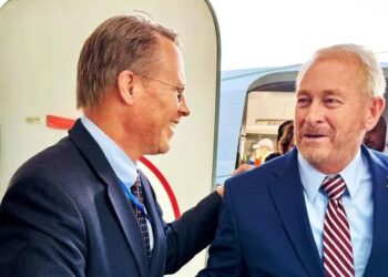 Ron Johnson, nuevo embajador de EU, llega a México