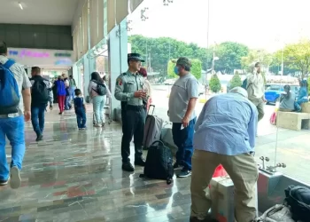 Vigilancia extrema llega a terminales de autobuses en CDMX con la GN