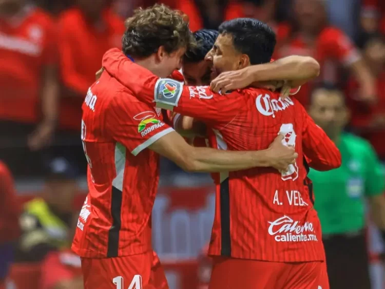 Toluca golea 3-0 a Tigres en la Bombonera; global 4-1 y jugará la final 