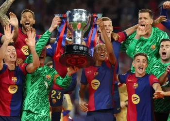  Barcelona se corona en la Liga Española de Futbol, pese a caer 2-3 ante Villarreal