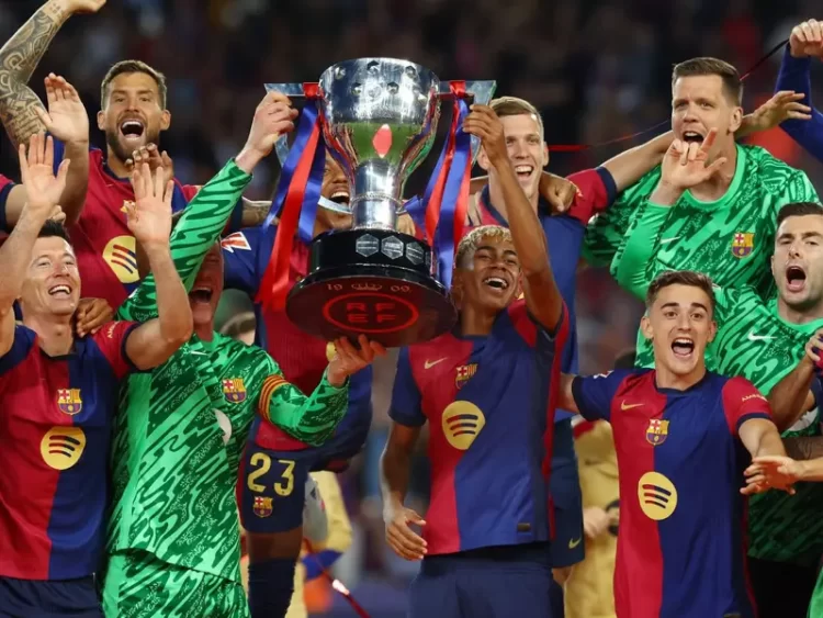  Barcelona se corona en la Liga Española de Futbol, pese a caer 2-3 ante Villarreal