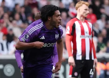 Raúl Jiménez vuelve a anotar en victoria del Fulham en Inglaterra