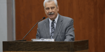 Platea Diputado Zertuche lenguaje de señas obligatorio en educación básica de Tamaulipas