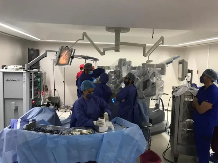 Cirujanos en EU logran con éxito el primer trasplante de vejiga en el mundo