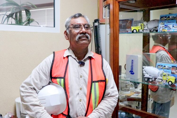 A los 56 años Faustino Reyna concluirá como Técnico-Bachiller en Autotransporte en CONALEP-Tampico