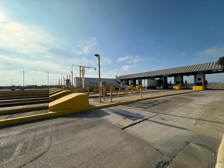 Avala Secretaría de Comunicaciones ampliación de 8 a 18 carriles del Puente Internacional Nuevo Laredo III