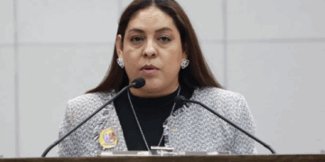 Pide Diputada que reparen cruceros de vías férreas que atraviesan Nuevo Laredo