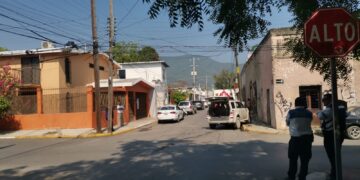 Fuerte choque vehicular en el peligroso crucero de Zaragoza y calle 18