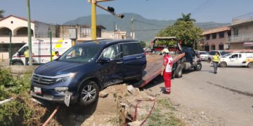 Espectacular choque en crucero de Carrera Torres y Eje Vial de Cd. Victoria