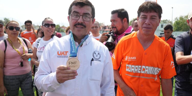 Recibe rector a los Correcaminos campeones de la Liga Premier