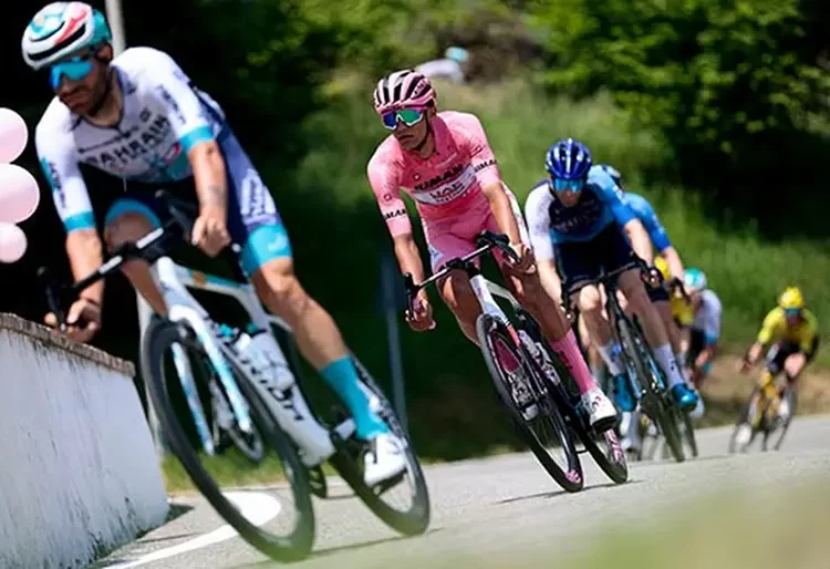 Isaac del Toro pierde el liderato del Giro de Italia 2025