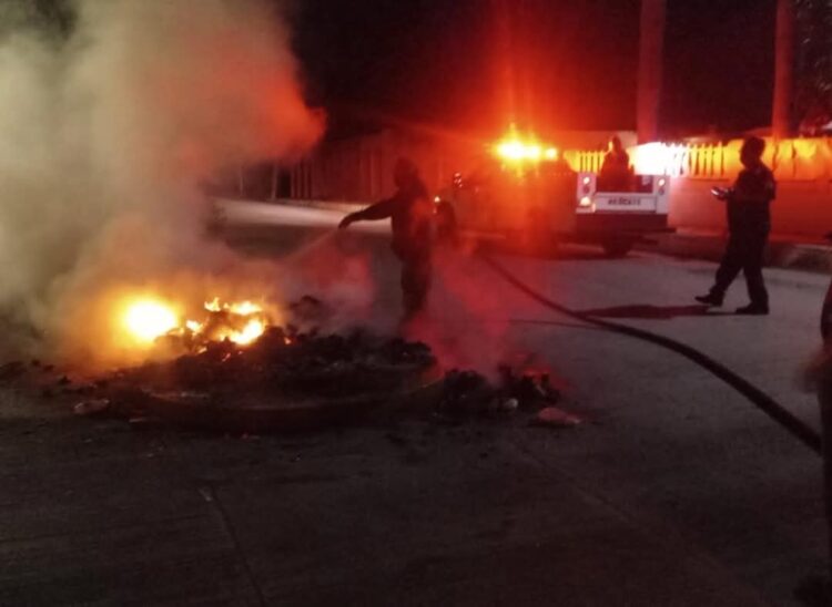 Se incendia basura y maleza en la Colonia Solidaridad de C. Victoria