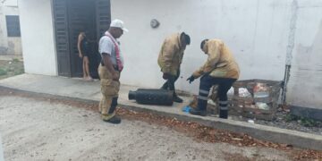 Atienen bomberos fuga de gas en casa de la Col. Mariano Matamoros