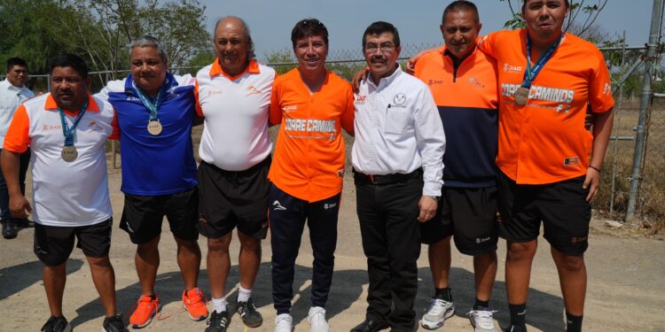 Recibe rector a los Correcaminos campeones de la Liga Premier