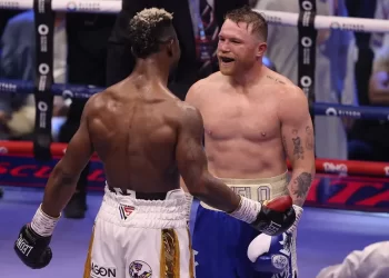 ‘Canelo’ arremete contra William Scull, por correr los doce rounds en el ring 