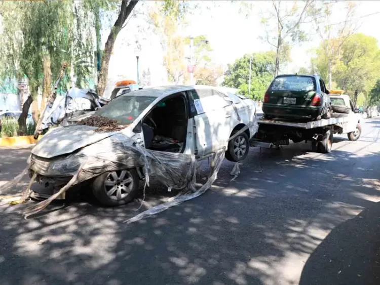 Fiscalía devuelve más de 2 mil 400 vehículos y retira unidades chatarra