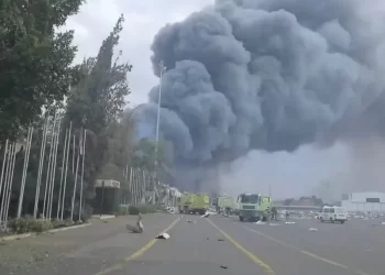 Destrucción total del aeropuerto de Yemen tras bombardeo israelí; difunden videos