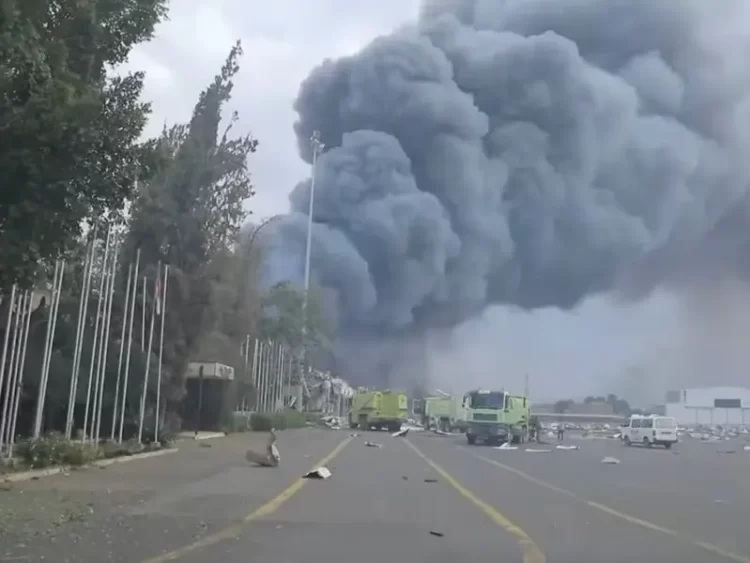 Destrucción total del aeropuerto de Yemen tras bombardeo israelí; difunden videos