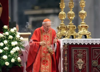 Cardenal Battista Re llama a la unidad de la Iglesia previo al cónclave