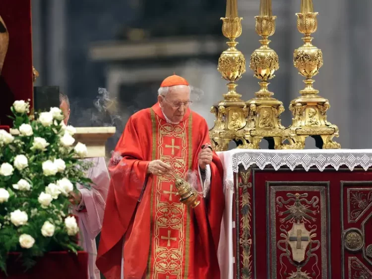 Cardenal Battista Re llama a la unidad de la Iglesia previo al cónclave