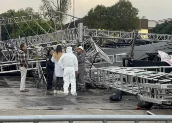 Colapsa escenario en alcaldía de Gustavo A. Madero donde iba a cantar Alicia Villarreal