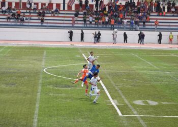 Aventaja Correcaminos en la ida del campeón de campeones de la Liga Premier
